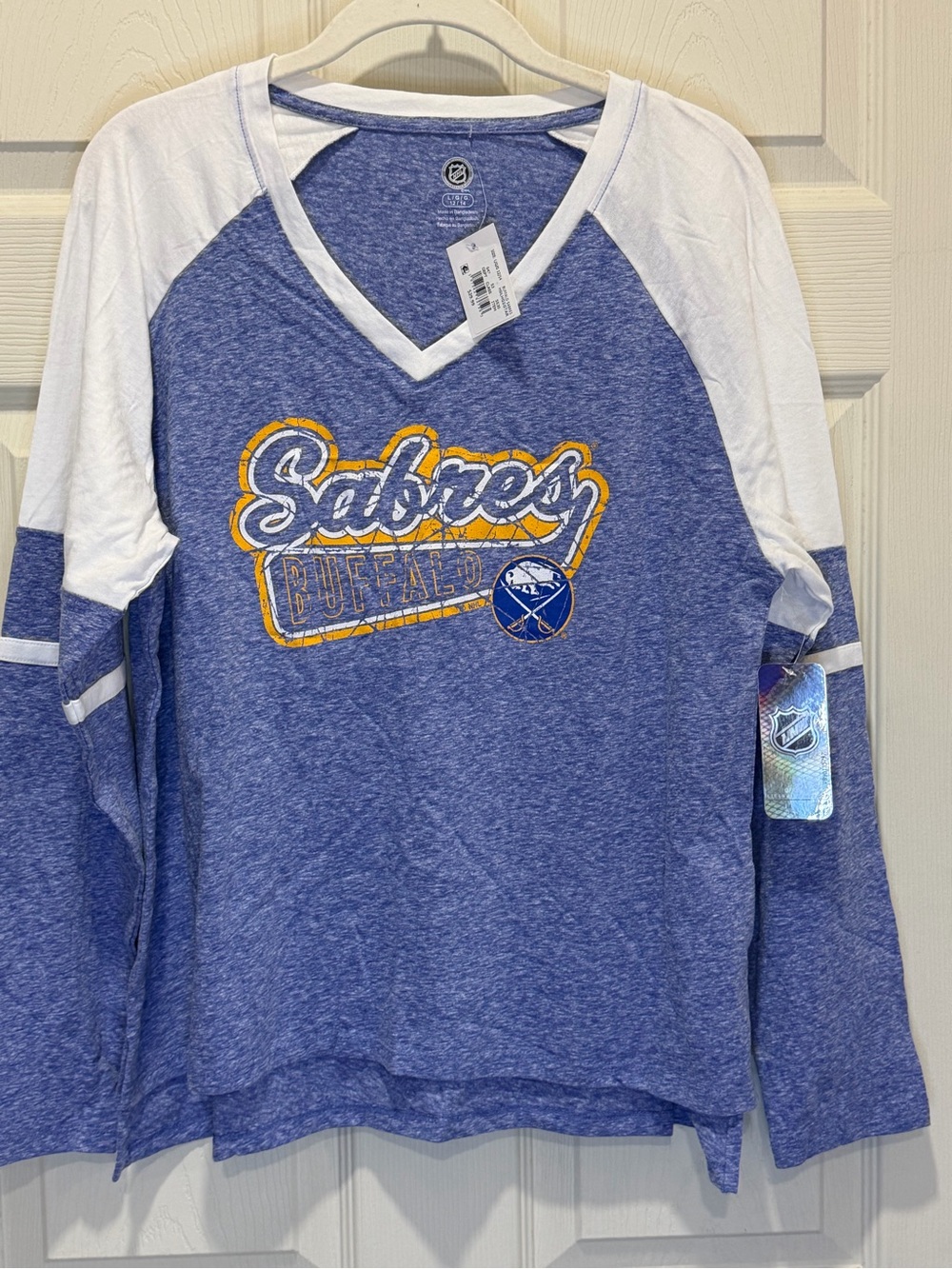 NHL Buffalo Sabres Women’s Long-Sleeve Raglan V-Neck Tee - L